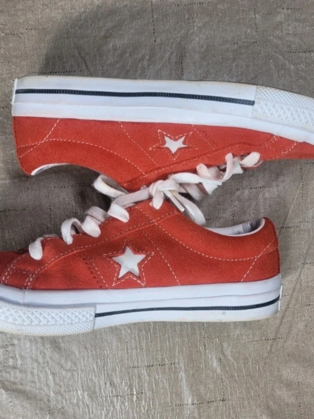 Converse One Star Juniors Size 4 White Orange Suede Leather Low Top Sneakers 118